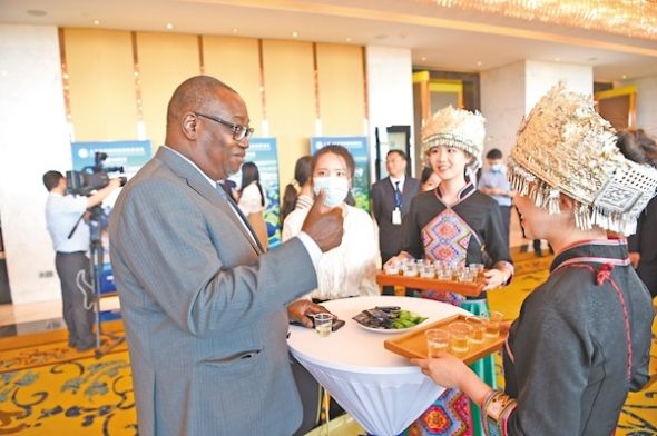 2021年上海合作组织民间友好论坛上,外宾点赞恩施玉露。 2021年上海合作组织民间友好论坛上,外宾点赞恩施玉露。