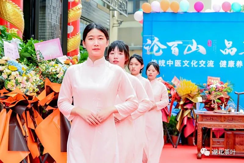 热烈祝贺武汉何艺轩加入七彩云南庆沣祥