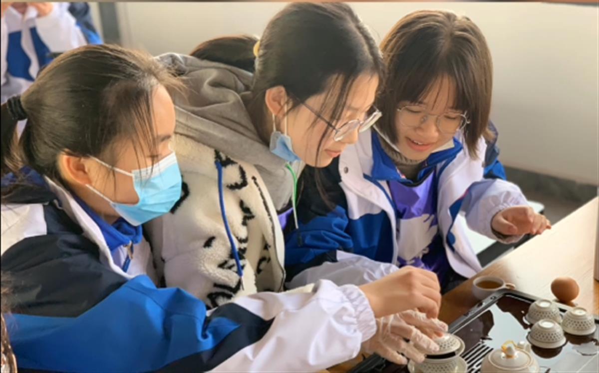 弘扬陆羽茶文化从娃娃抓起，天门农业实践基地和茶文化体验中心迎来“小客人”