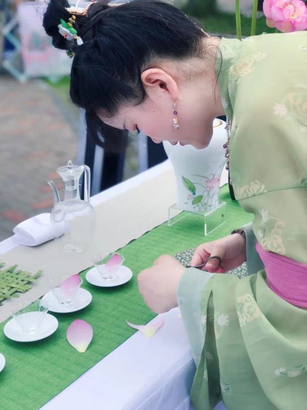 在沙湖“荷”茶，有茶艺、有古琴，还有超萌IP形象打卡