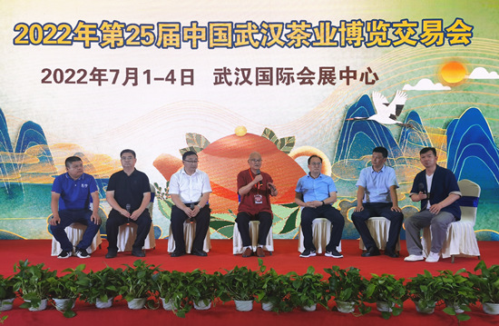 蓝焙茶业亮相第25届武汉茶博会 国家级非遗传承人杨胜伟发布新书《恩施玉露》