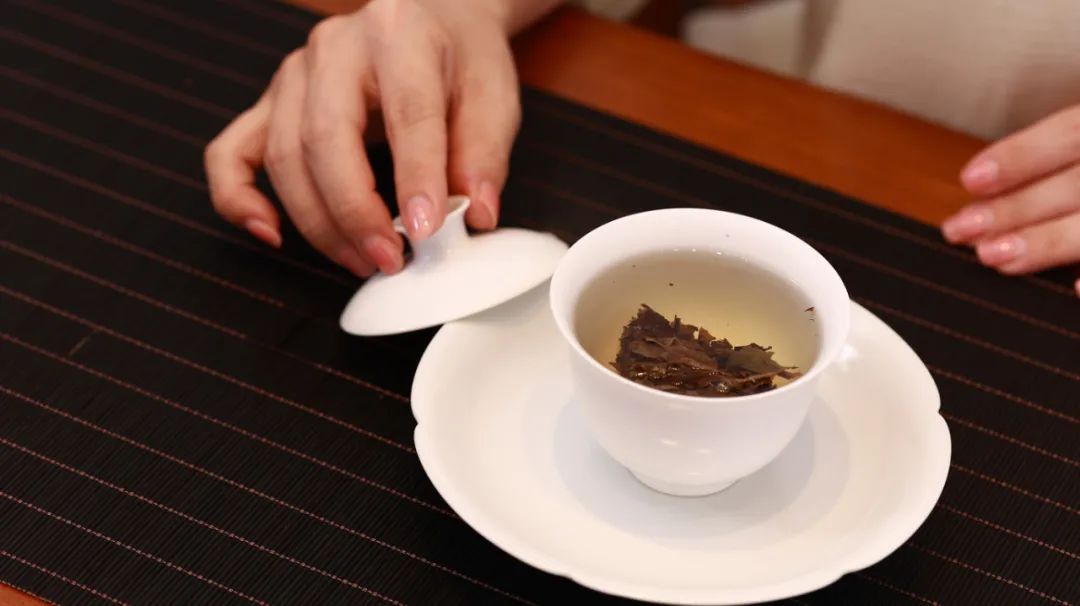 茶，因慢而有了美感，因静而有了张力