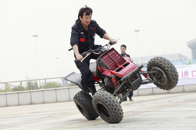 春访茶文化专家--亚洲车神曾凡仁