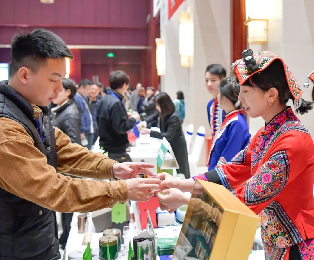 继采花茶业之后，五峰22.1万余亩春茶17日开园,近亿销售大单首日轻松拿下..