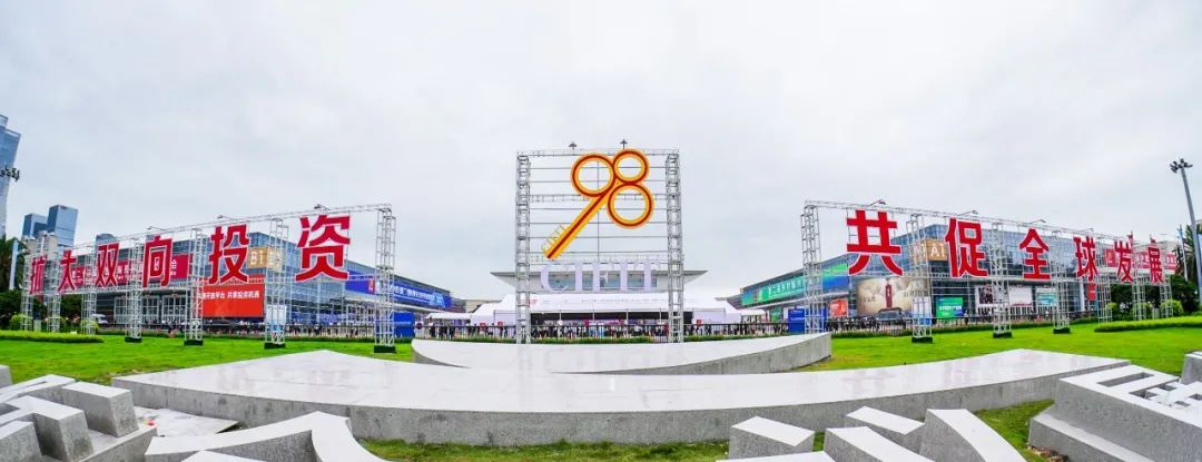 吉尔吉斯斯坦内阁第一副总理卡瑟马利耶夫对勐昌老班章赞不绝口！